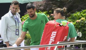 « Il faut que tu te détendes un petit peu », le drôle d’échange entre Djokovic et Sabalenka en conférence de presse à Wimbledon