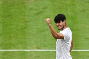 « Il n’y a pas eu beaucoup de temps pour se préparer, mais plus nous gagnons de matchs, mieux c’est », déclare Samuel Lopez, co-entraîneur d’Alcaraz en marge du tournoi du Queen&rsquo;s