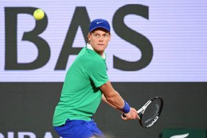 Jannik Sinner écarte Andrey Rublev et rejoint Alexander Bublik en quarts à Roland-Garros