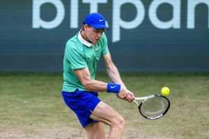Jannik Sinner s&rsquo;enlise dans le piège Alexander Bublik et sort dès les huitièmes à Halle