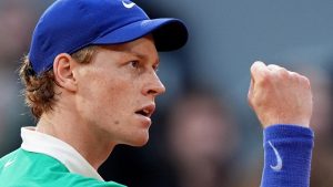 Jannik Sinner sort Djokovic en trois sets: il rejoint Alcaraz en finale