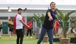 « Je suis content qu’elle soit venue et j’aimerais la voir jouer aussi », Alcaraz réagit à la présence de Raducanu pour son match au Queen’s