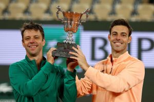 La paire Marcel Granollers – Horacio Zeballos remporte le double masculin de Roland-Garros
