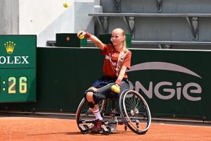Les rêves de JO de Cléo Ginterdaele, la petite ramasseuse de balles en fauteuil de Roland-Garros