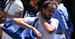 L&rsquo;ex-no1 mondial Daniil Medvedev éliminé d’emblée – rts.ch
