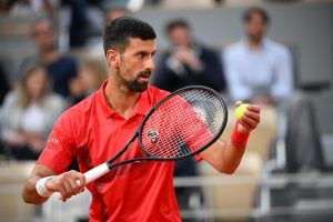 L&rsquo;incroyable point entre Novak Djokovic et Jannik Sinner en vidéo
