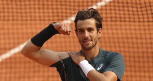 Musetti sort Tiafoe et pourrait affronter Alcaraz en demi-finale – rts.ch