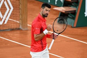 Novak Djokovic maîtrise Alexander Zverev et se qualifie pour les demi-finales de Roland-Garros