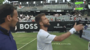 « Petit cochon »: poignée de mains tendue et mots doux après un match électrique entre Fognini et Moutet