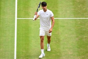 Retour gagnant pour Carlos Alcaraz, vainqueur d&rsquo;Adam Walton au premier tour du tournoi du Queen&rsquo;s