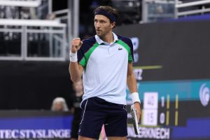 Rinderknech bat Shapovalov et accède au deuxième tour de Stuttgart