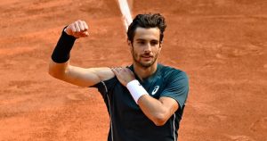 Roland Garros > Lorenzo Musetti, vainqueur de Frances Tiafoe et qualifié en demi-finales : « Pourquoi suis-je si beau à voir jouer ? Nous sommes Italiens, nous sommes élégants »