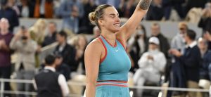 Roland Garros > Sabalenka au public après sa victoire contre Swiatek : « Je ne suis pas certaine de vouloir que ce soit elle (Loïs Boisson) qui gagne, car ça risque d&rsquo;être un peu difficile sinon samedi »