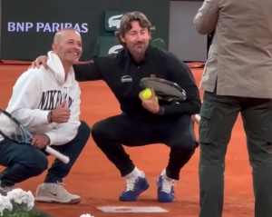 Roland Garros, Vidéos > Juan Carlos Ferrero puise son inspiration au coeur de la terre battue Parisienne, avant la bataille en demi-finale de son joueur Carlos Alcaraz contre Lorenzo Musetti