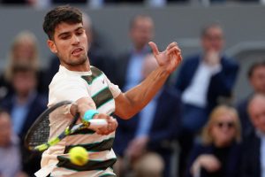 Roland-Garros : déroutant de facilité, Alcaraz surclasse Paul et prend rendez-vous avec Musetti en demi-finale