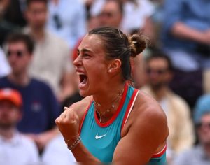 Sabalenka met fin à la série de victoires de Świątek à Roland-Garros