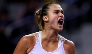 Sabalenka sort la triple tenante du titre Swiatek en demi-finale de Roland-Garros