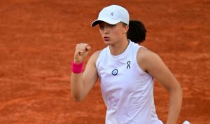Swiatek en patronne s’impose face à Svitolina et se qualifie pour les demi-finales