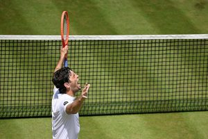 Taylor Fritz domine Alexander Zverev en finale à Stuttgart et remporte son premier titre en 2025