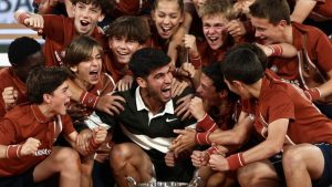 Tennis : « Avoir le temps de m’amuser… » Après son titre à Roland-Garros, Carlos Alcaraz est allé en vacances à Ibiza mais jure avoir été sage