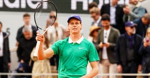 Tennis – Roland-Garros (H) : Sinner déroule et se qualifie pour les demi-finales