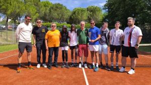 Tennis à Palaja : ambiance sportive et conviviale