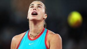 Un gros duel puis une raclée: Aryna Sabalenka domine Iga Swiatek et se qualifie pour sa première finale à Roland Garros