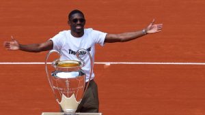VIDÉO. Roland-Garros : « Ici c’est Paris ! » Ousmane Dembélé présente le trophée de la Ligue des Champions au public du tournoi parisien