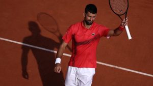 VIDEO. Roland-Garros : « Le journal de 20 h commence… » Quand Novak Djokovic fait la légendaire « bascule » pendant son interview sur France 2