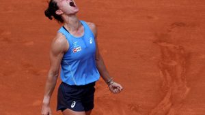 VIDEO. Roland-Garros : immense exploit de Loïs Boisson qui élimine la numéro 3 mondiale et se qualifie pour les quarts de finale