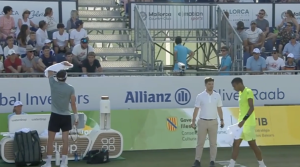 Vidéos, ATP – Majorque > Rinderknech à des spectateurs français pendant son match contre Auger-Aliassime : « On est au tennis, ce n&rsquo;est pas du foot les gars, vous allez vous faire sortir. Il faut vous calmer »