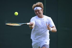 54 aces, 4 tie-breaks : en chiffres, la folle victoire d&rsquo;August Holmgren contre Tomas Machac à Wimbledon