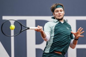 À Kitzbühel, Alexander Bublik prive Arthur Cazaux d&rsquo;un premier titre