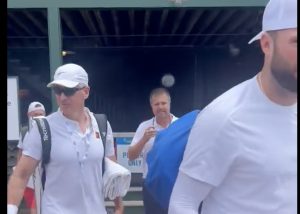ATP – Newport > La confession du milliardaire Bill Ackman joueur « pro » le temps d&rsquo;un double : « Pendant tout le match, mon poignet, mon bras et mon corps étaient littéralement figés, comme on pouvait s&rsquo;y attendre. J&rsquo;avais du mal à respirer, et ce n&rsquo;était pas un problème de forme physique »