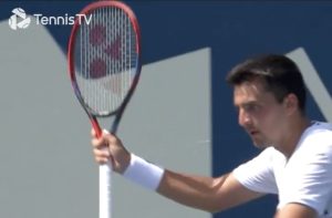 ATP – Toronto > Le Chilien Barios Vera invente la prise de raquette poêle à frire…