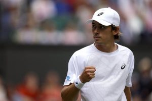 Alex De Minaur seulement le 5e joueur à infliger un 6-1 à Novak Djokovic à Wimbledon