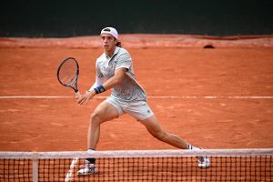 Arthur Cazaux vient à bout d&rsquo;Ignacio Buse et rallie les huitièmes à Kitzbühel