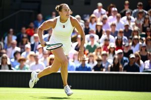 Aryna Sabalenka lâche un set face à Laura Siegemund mais retrouve les demi-finales à Wimbledon