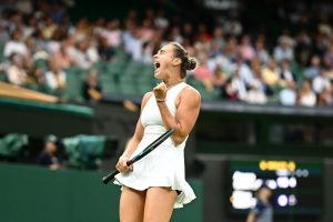 Aryna Sabalenka s&rsquo;en sort face à Elise Mertens et rejoint les quarts de finale de Wimbledon