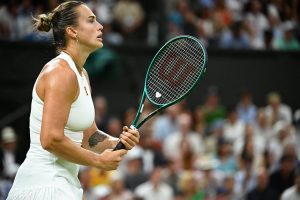 Aryna Sabalenka s&rsquo;en sort face à Emma Raducanu et accède aux huitièmes de finale à Wimbledon