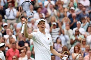 Avec seulement 17 jeux perdus en 3 matches, Jannik Sinner efface le record de Roger Federer à Wimbledon