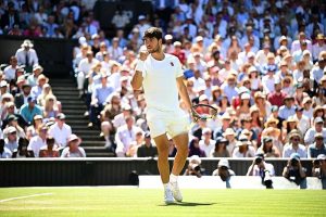 Carlos Alcaraz domine Taylor Fritz et se qualifie pour la finale de Wimbledon