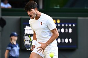 Carlos Alcaraz lâche un set mais écarte Jan-Lennard Struff au troisième tour de Wimbledon