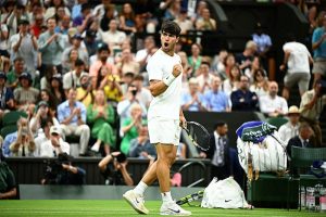 Carlos Alcaraz s&rsquo;en sort face à Andrey Rublev et file en quarts de finale de Wimbledon