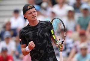 De Jong écarte Ugo Carabelli et se qualifie pour la première finale de sa carrière à Bastad