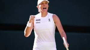 Iga Swiatek surclasse Bencic et affrontera Amanda Anisimova en finale de Wimbledon