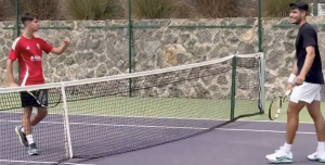Insolite, Vidéos > Sergio Alcaraz sans pitié avec Carlos, son grand frère