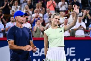 « J’ai été capable de réaliser mes rêves », Bouchard a disputé le dernier match de sa carrière contre Bencic à Montréal
