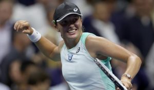 « Je n&rsquo;aurais jamais imaginé jouer aussi bien sur gazon », la réaction de Swiatek après sa victoire en demi-finales à Wimbledon