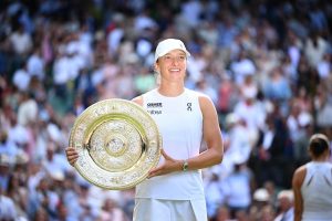 « Le tennis n&rsquo;arrête pas de me surprendre et je n&rsquo;arrête pas de me surprendre moi-même »  : Iga Swiatek sur un nuage après son fracassant triomphe à Wimbledon